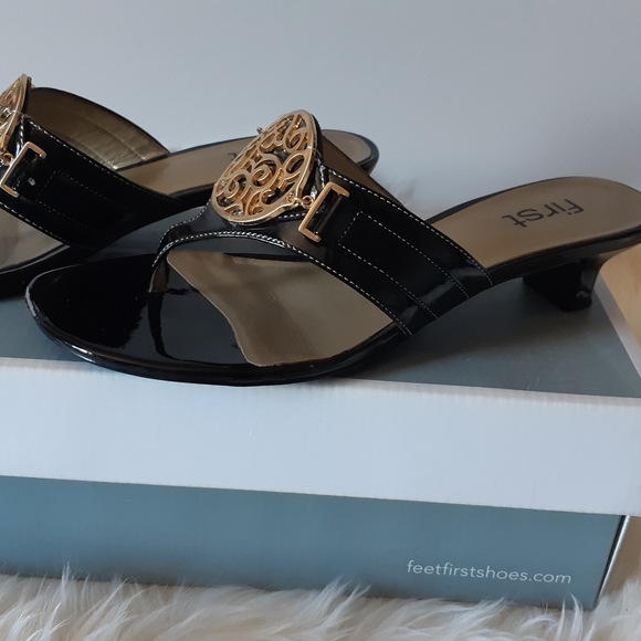 New First sandal - Picture 2 of 3